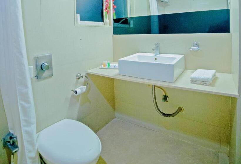 Quarto Estandar, Clarks Collection Bhavnagar