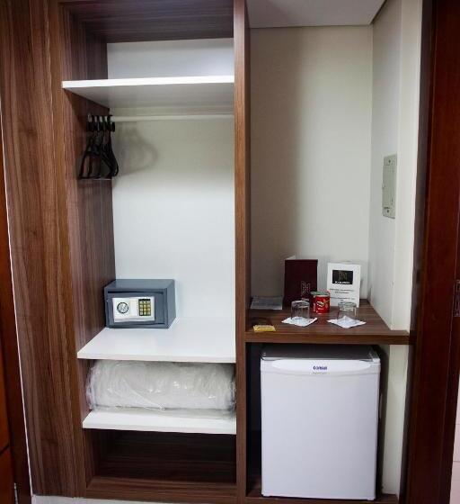 غرفة ديلوكس, D'luca