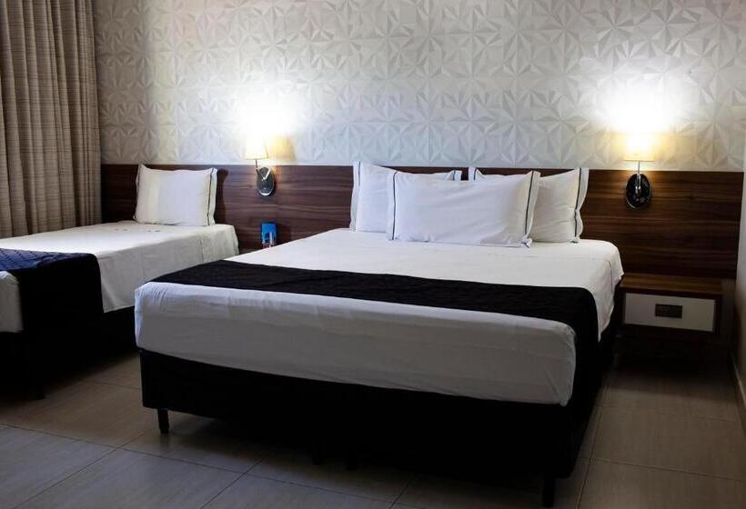 غرفة ديلوكس ثلاثية, D'luca