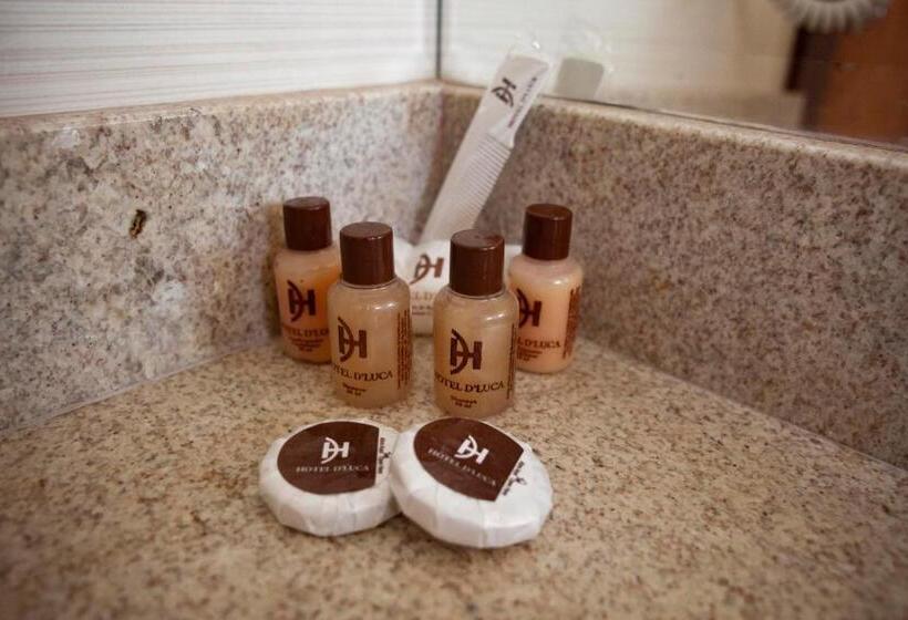 غرفة إدارية ثلاثية, D'luca