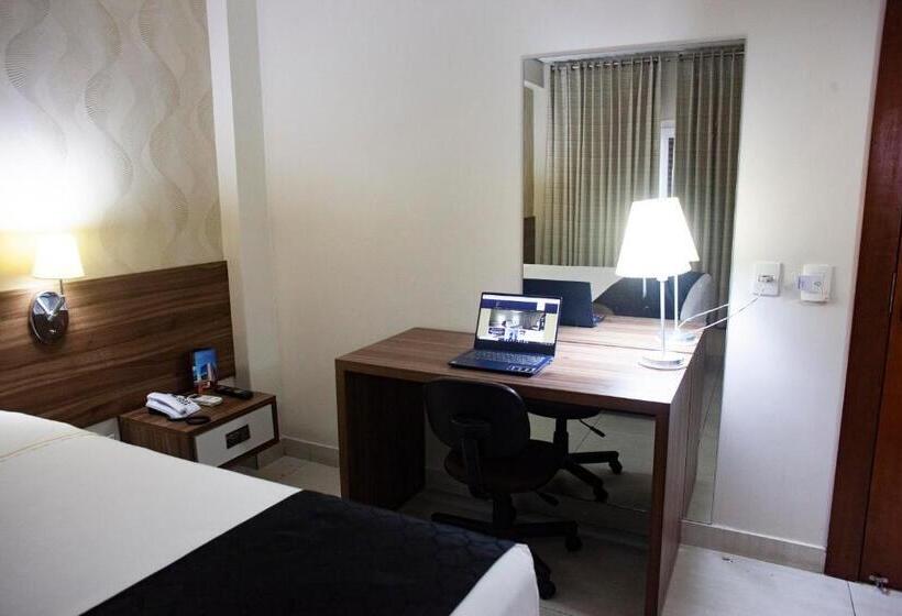 غرفة إدارية ثلاثية, D'luca