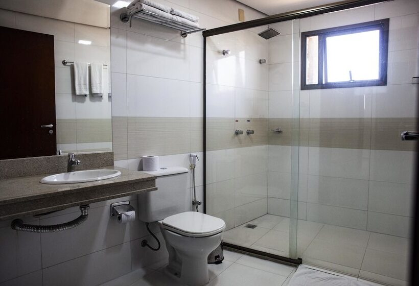 غرفة ديلوكس ثلاثية, D'luca