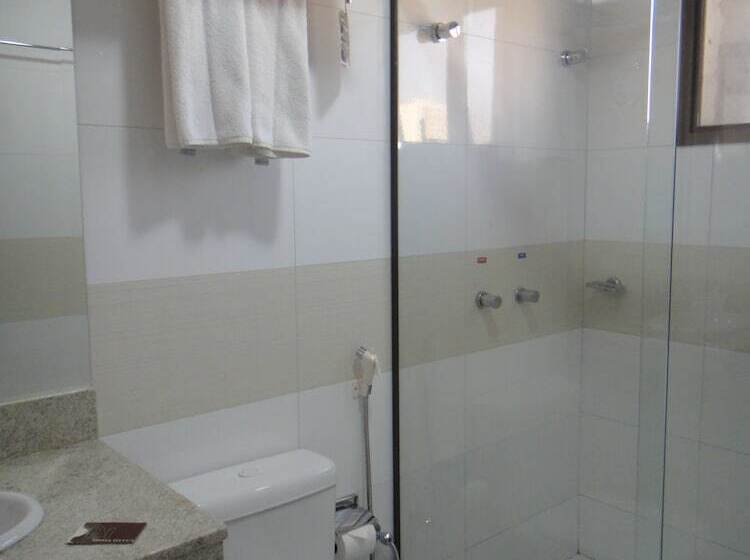 غرفة إدارية ثلاثية, D'luca