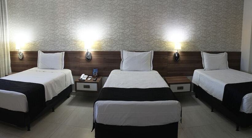 غرفة إدارية ثلاثية, D'luca