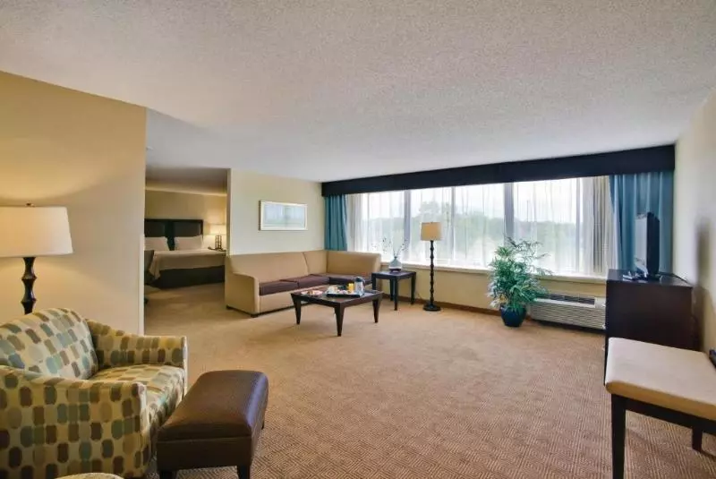 キングサイズベッドのスイートルーム, Doubletree By Hilton Tinton Falls Eatontown