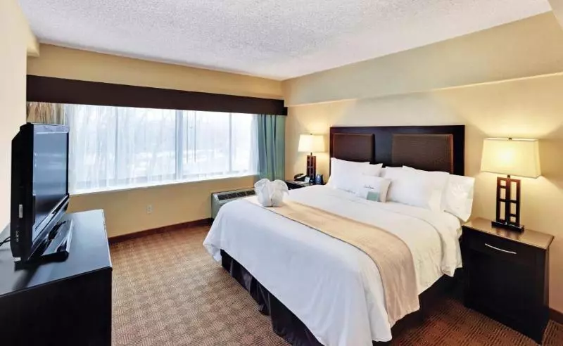 キングサイズベッドのスイートルーム, Doubletree By Hilton Tinton Falls Eatontown