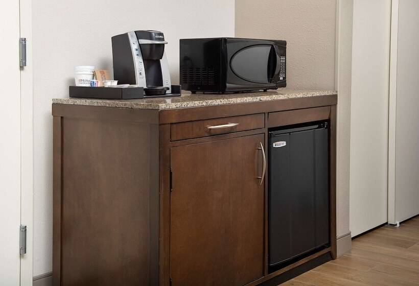 适合残疾人士使用的套间, Hilton Garden Inn Charlotte Airport