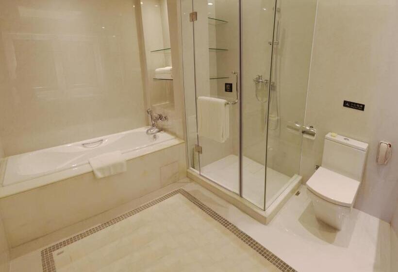 Executive Süit, Leeden Jingxi