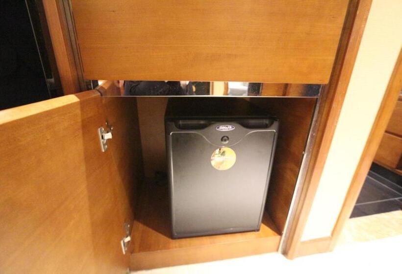 Standart Oda, Leeden Jingxi