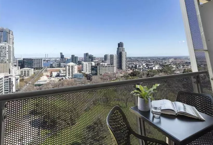 パークビュースタンダードステューディオ, Oaks Melbourne On William Suites