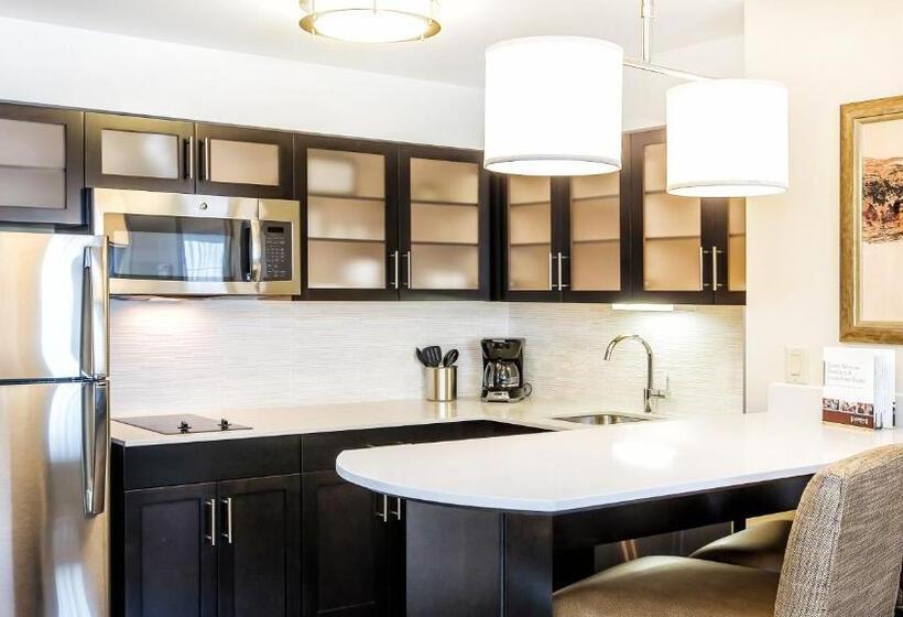 스위트 킹사이즈 침대, Staybridge Suites West Edmonton, An Ihg