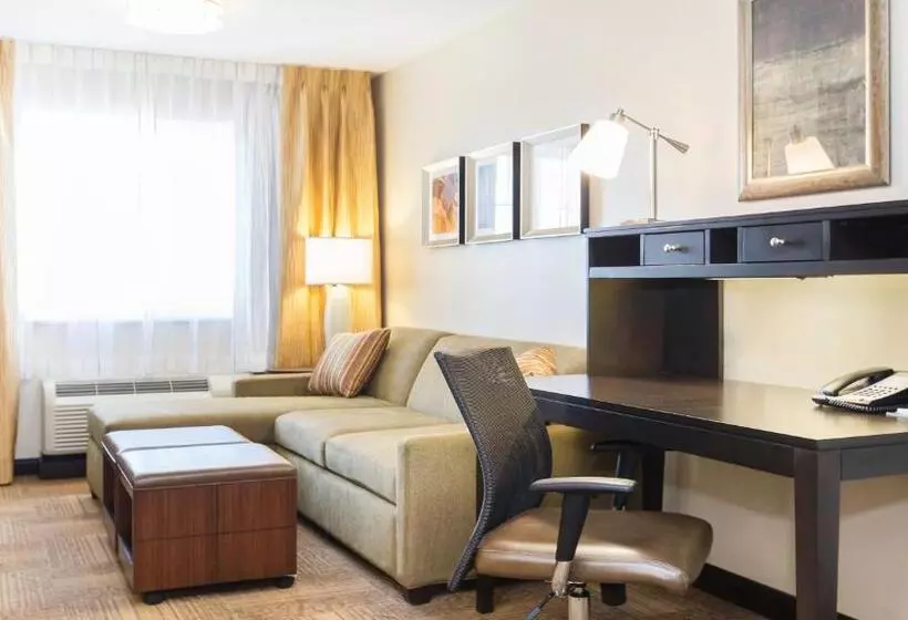 クイーンベッドのスタンダードスタジオ, Staybridge Suites West Edmonton, An Ihg
