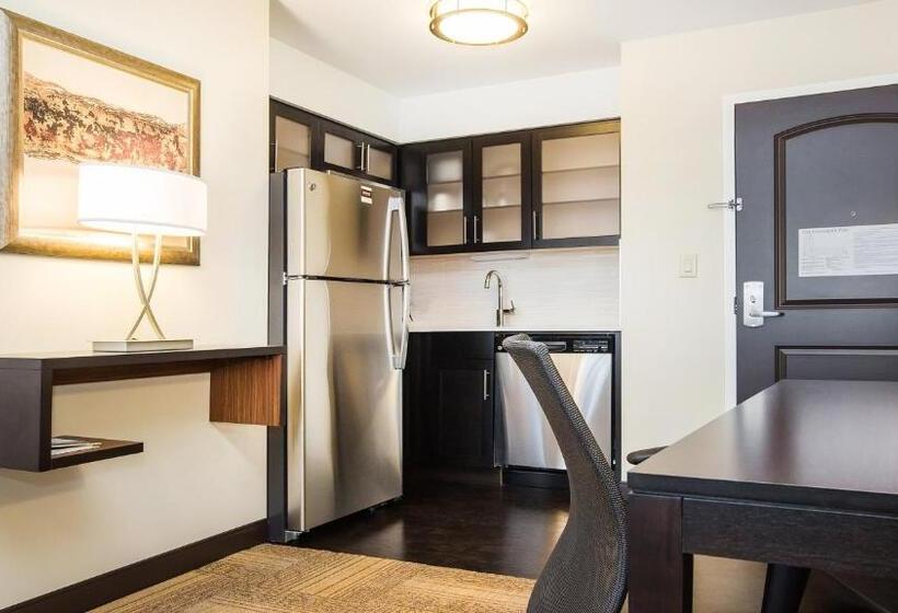 스탠다드 스튜디오 퀸 침대, Staybridge Suites West Edmonton, An Ihg