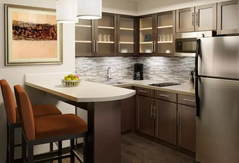 デラックスルーム, Staybridge Suites West Edmonton, An Ihg