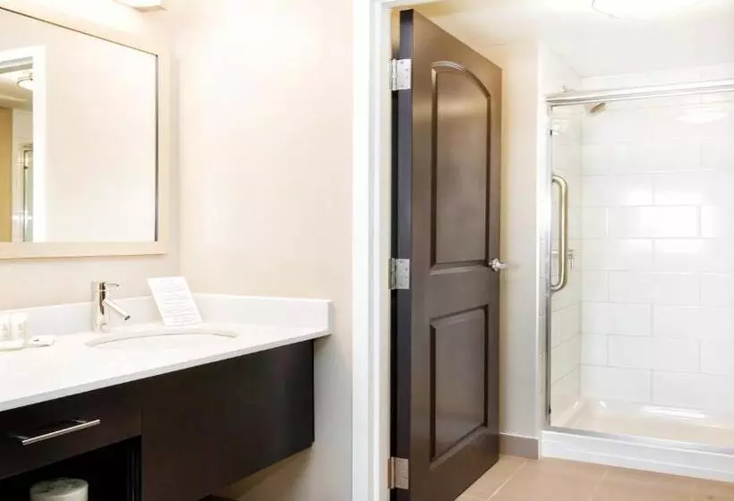 デラックスルーム, Staybridge Suites West Edmonton, An Ihg