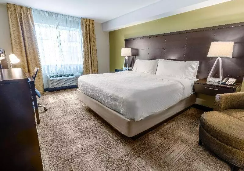 キングサイドベッドのスタンダードワンルーム, Staybridge Suites West Edmonton, An Ihg