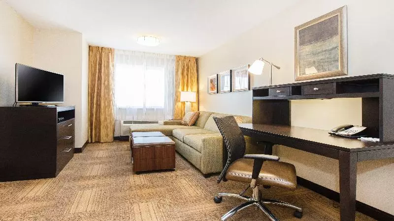 キングサイズベッドのスイートルーム, Staybridge Suites West Edmonton, An Ihg