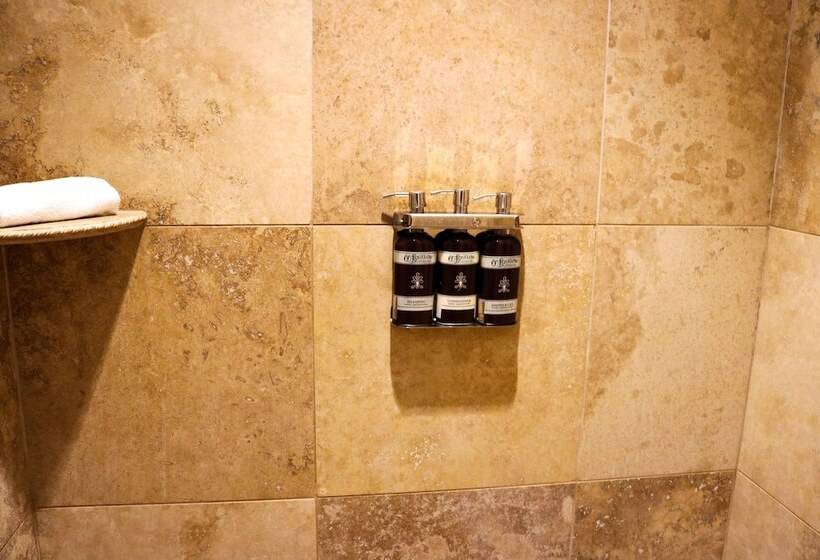 جناح, The Mining Exchange