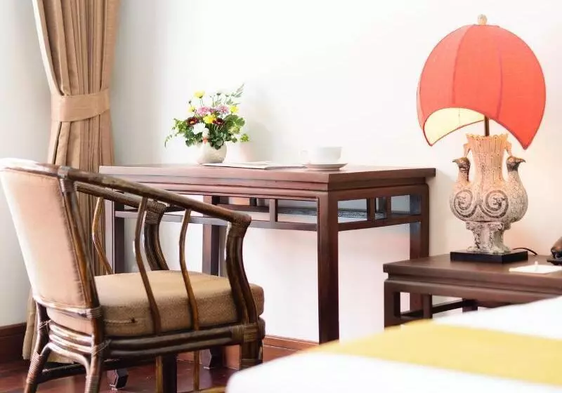 اتاق لوکس با چشم‌انداز استخر, Khaolak Oriental Resort  Adult Only