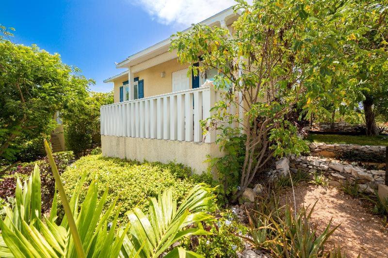 کلبه دلوکس, Kokomo Botanical Resort Caribbean Family Cottages