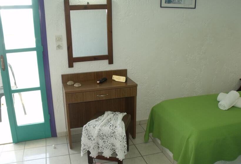 חדר סטודיו סטנדרד, Litsa Studios