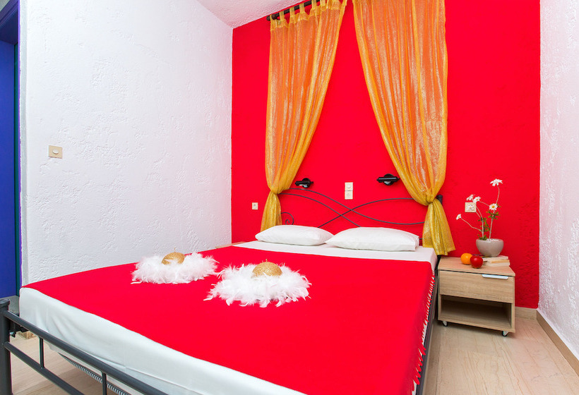 חדר סטודיו סטנדרד, Litsa Studios