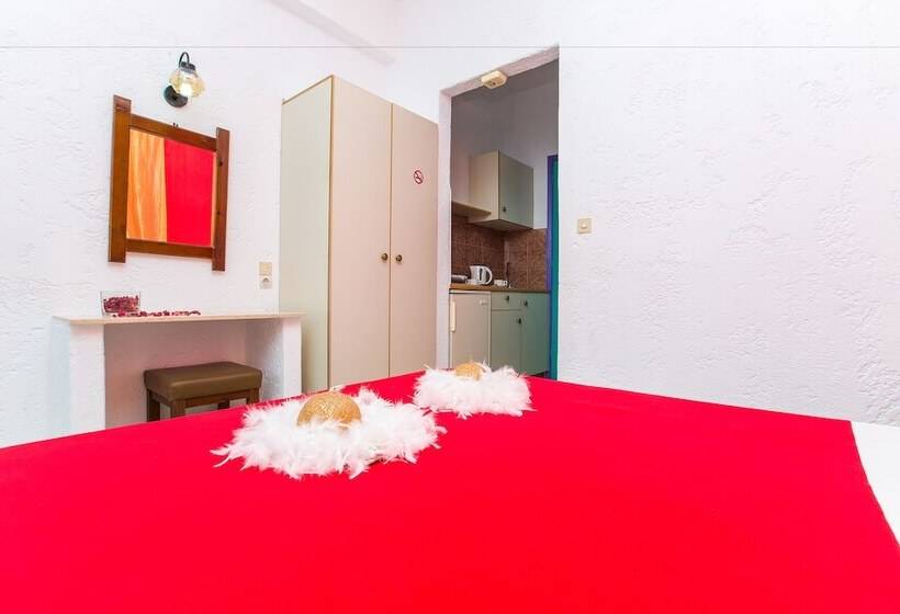 חדר סטודיו סטנדרד, Litsa Studios