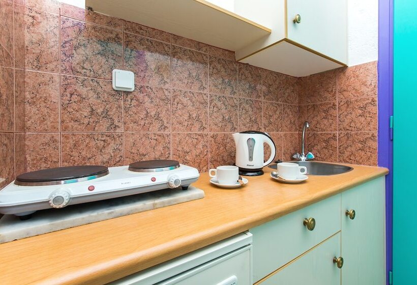 חדר סטודיו סטנדרד, Litsa Studios