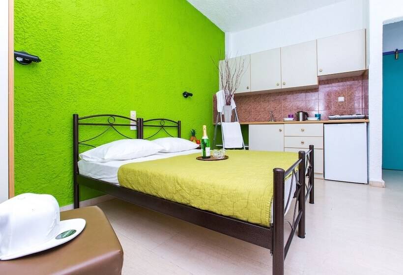 חדר סטודיו סטנדרד, Litsa Studios