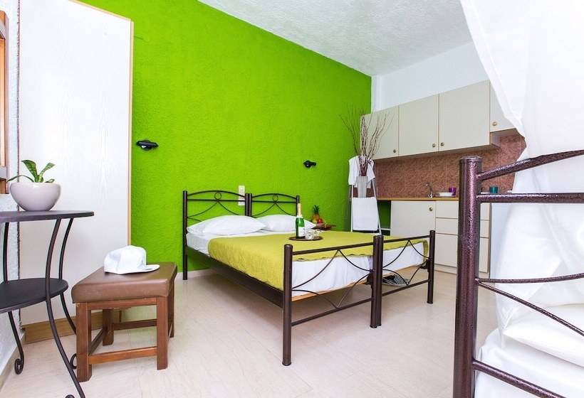 חדר סטודיו סטנדרד, Litsa Studios