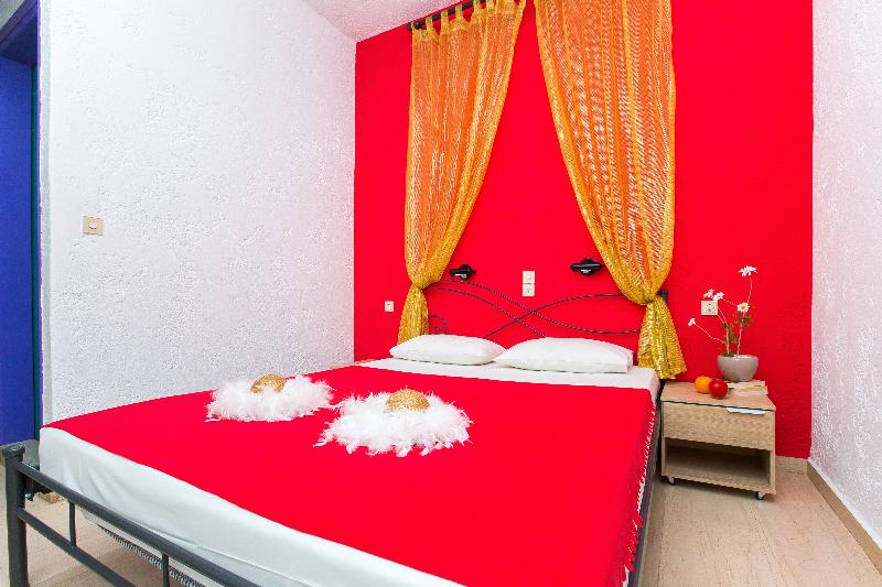 חדר סטודיו סטנדרד, Litsa Studios