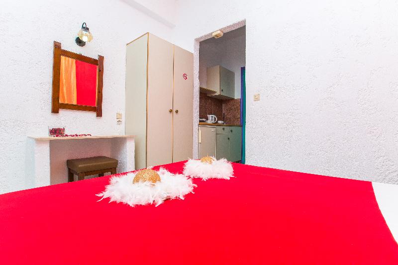 חדר סטודיו סטנדרד, Litsa Studios