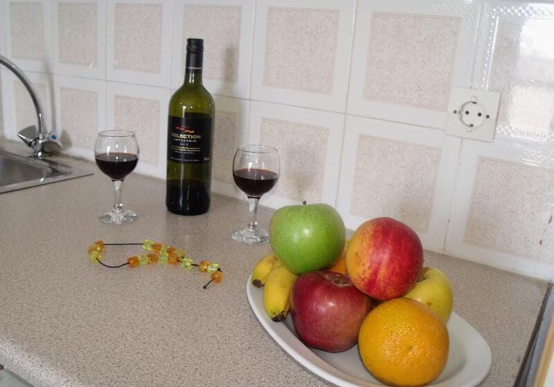 חדר סטודיו סטנדרד, Litsa Studios