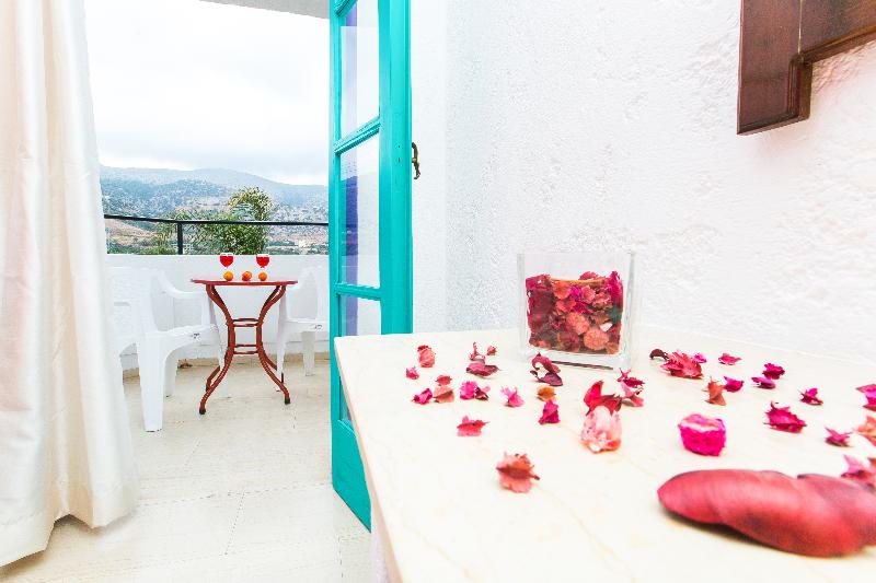 חדר סטודיו סטנדרד, Litsa Studios