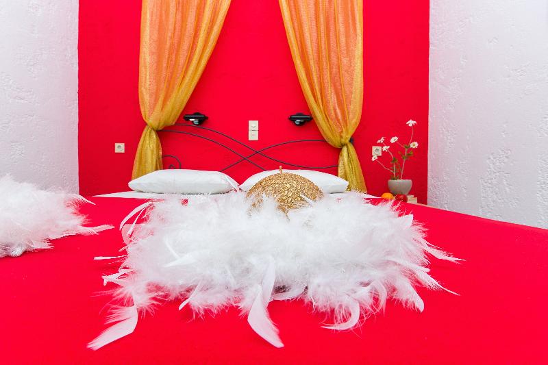 חדר סטודיו סטנדרד, Litsa Studios