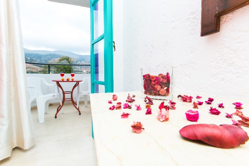 חדר סטודיו סטנדרד, Litsa Studios