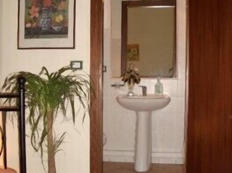 اتاق استاندارد سه نفره, Titina B&b