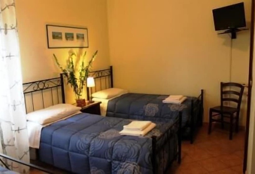 اتاق استاندارد چهار تخته, Titina B&b