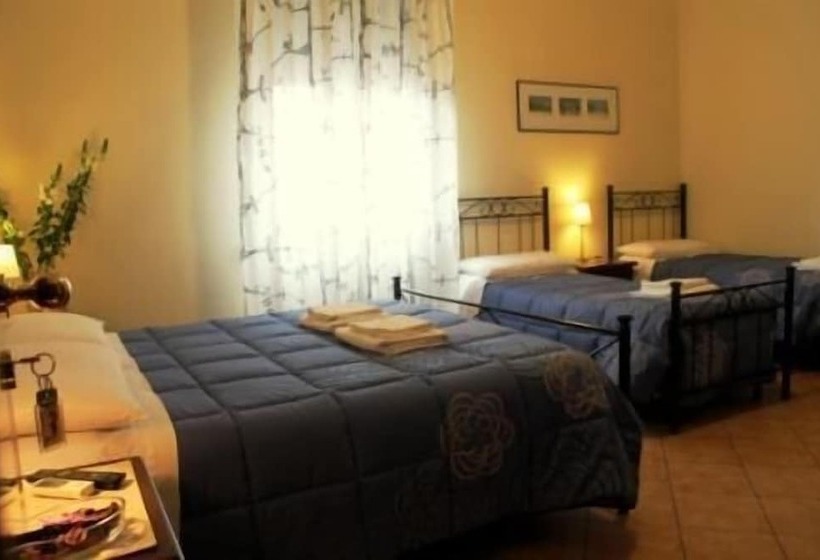 اتاق استاندارد چهار تخته, Titina B&b