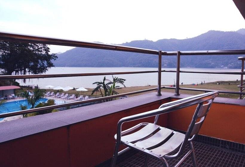 اتاق لوکس یک تخته, Waterfront Resort By Kgh Group