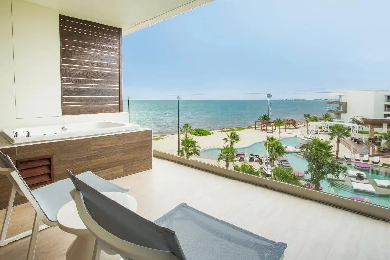ジュニアスイートクラブ シービュー, Secrets Riviera Cancún Resort & Spa Adults Only All Inclusive