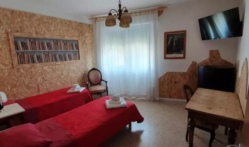 اتاق استاندارد با سرویس بهداشتی مشترک, Venice Treviso Airport Bed