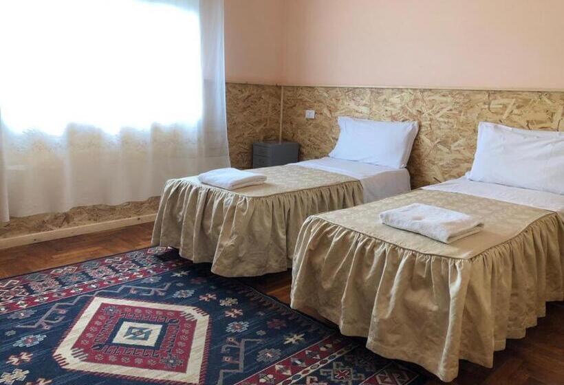 이코노미 룸 공용욕실, Venice Treviso Airport Bed