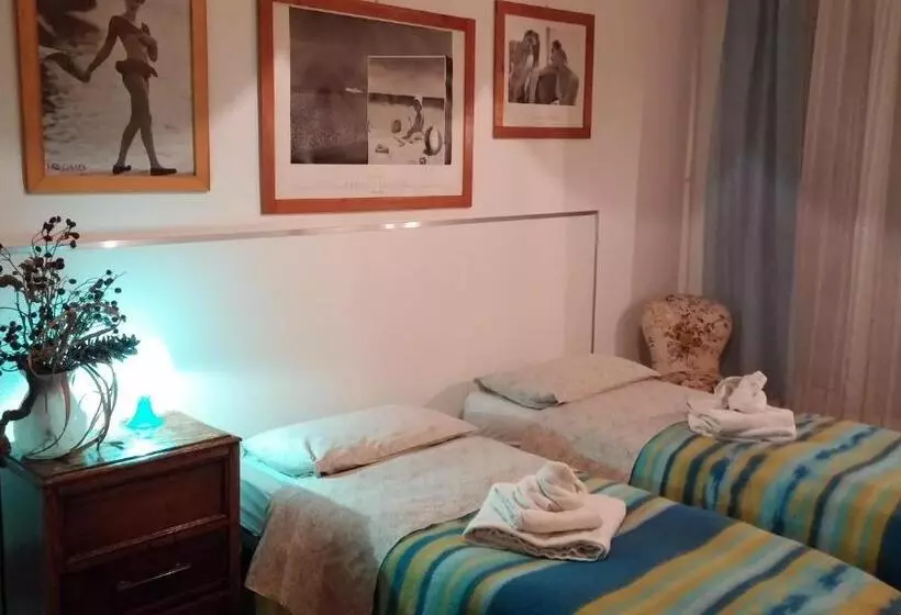 اتاق اکونومی با حمام مشترک, Venice Treviso Airport Bed