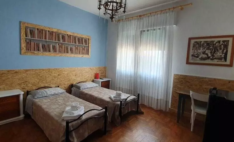 اتاق استاندارد با سرویس بهداشتی مشترک, Venice Treviso Airport Bed