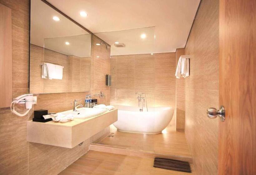 جناح, Harper Kuta Hotel by Aston