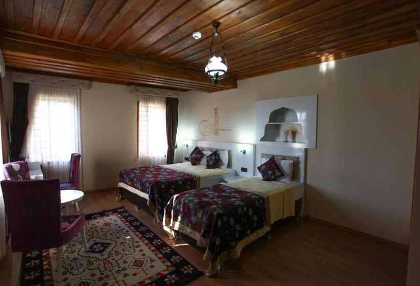 اتاق سوپریور سه تخته, Bacchus Pension
