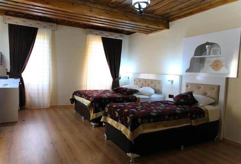 اتاق سوپریور سه تخته, Bacchus Pension