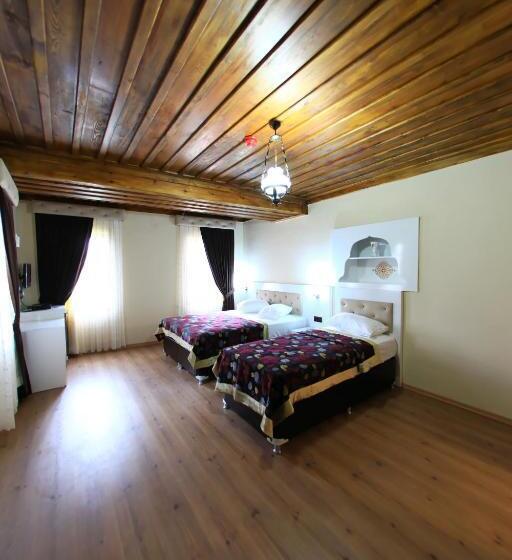 اتاق سوپریور سه تخته, Bacchus Pension