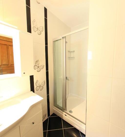 اتاق سوپریور سه تخته, Bacchus Pension